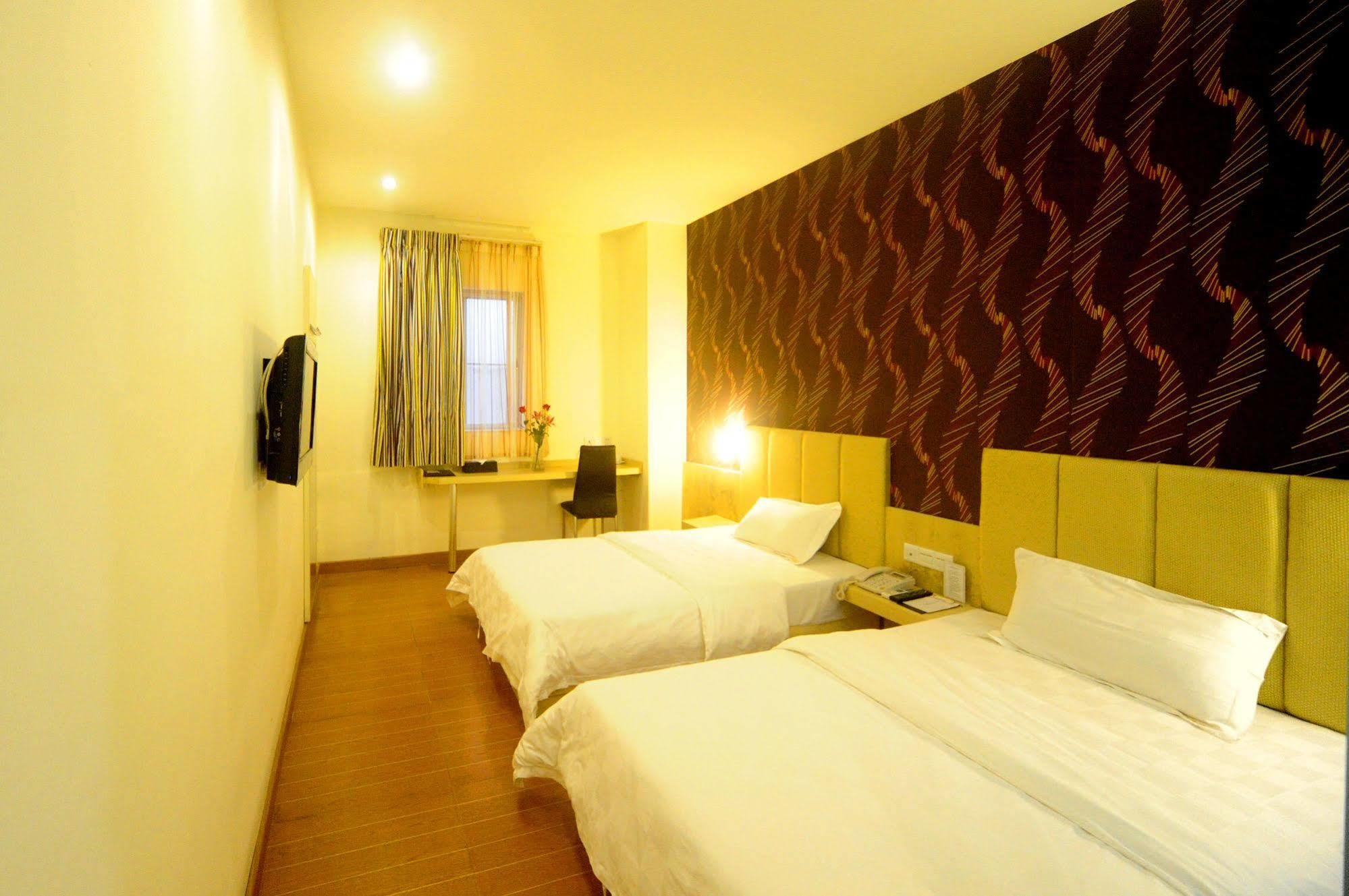 Tavernew Hotel Гуанчжоу Экстерьер фото