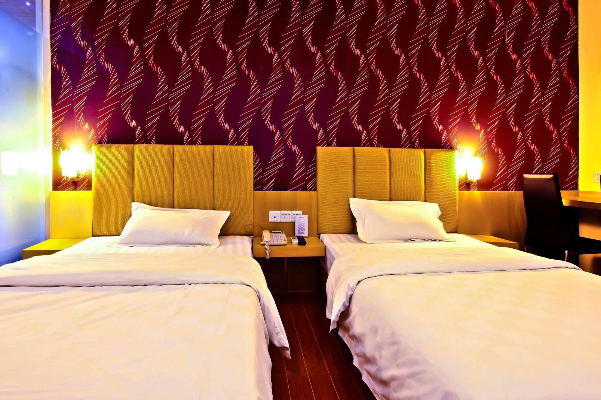 Tavernew Hotel Гуанчжоу Экстерьер фото