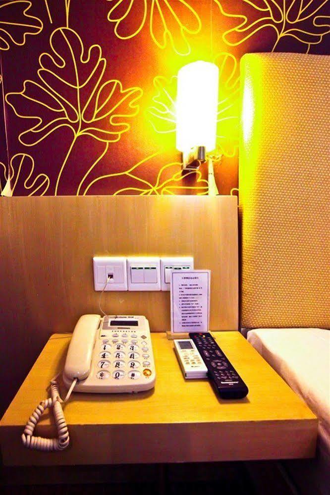 Tavernew Hotel Гуанчжоу Экстерьер фото